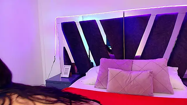 sophia love   online show from February 25, 2026, 1:54 pm