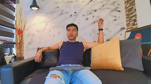 Max Hornye online show from April 13, 2026, 7:19 pm