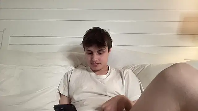 NoahhSkye online show from February 12, 2026, 8:37 pm