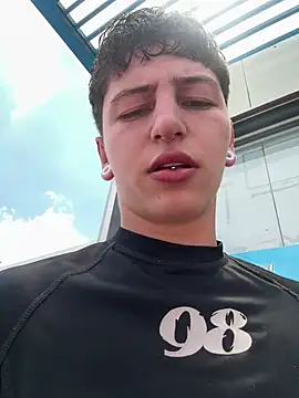 ARON LUXX online show from March 7, 2026, 5:43 pm