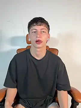 ARON LUXX online show from March 21, 2026, 2:31 pm