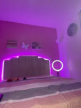 SofiaSiren online show from April 11, 2026, 2:05 am