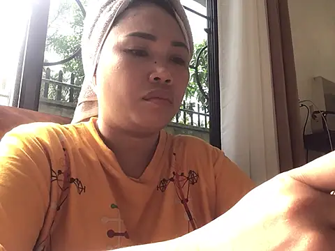 lady candy85 online show from April 9, 2026, 2:11 am