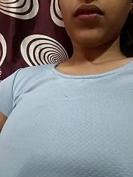 komalsharma99 online show from May 7, 2026, 5:02 am