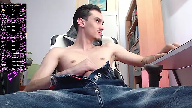 Snapshot of silasluxor chatting on March 3, 2026, 10:21 am silasluxor online show from March 3, 2026, 10:21 am