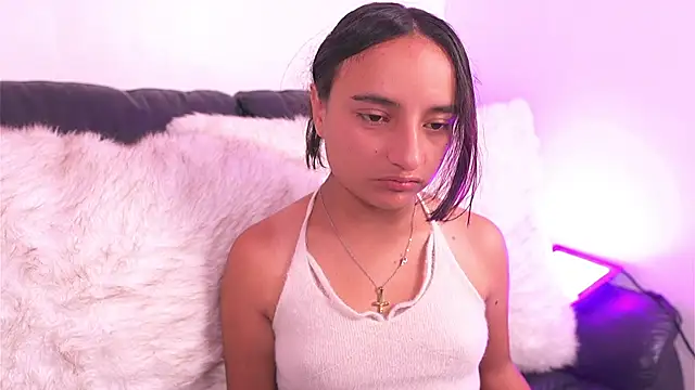  emily jonexs online show from April 16, 2026, 4:19 pm