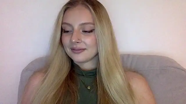 Snapshot of MayaWetDream chatting on February 10, 2026, 5:28 pm MayaWetDream online show from February 10, 2026, 5:28 pm