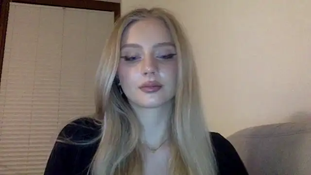 Snapshot of MayaWetDream chatting on March 10, 2026, 7:19 pm MayaWetDream online show from March 10, 2026, 7:19 pm