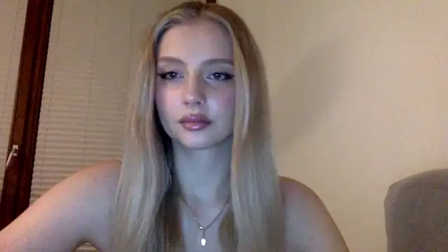 Snapshot of MayaWetDream chatting on March 11, 2026, 7:09 pm MayaWetDream online show from March 11, 2026, 7:09 pm