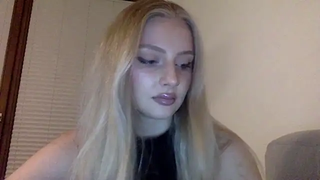 Snapshot of MayaWetDream chatting on March 12, 2026, 8:48 pm MayaWetDream online show from March 12, 2026, 8:48 pm