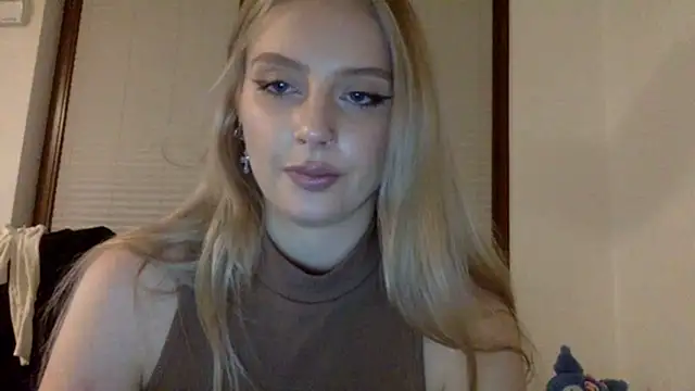 Snapshot of MayaWetDream chatting on March 16, 2026, 7:40 pm MayaWetDream online show from March 16, 2026, 7:40 pm