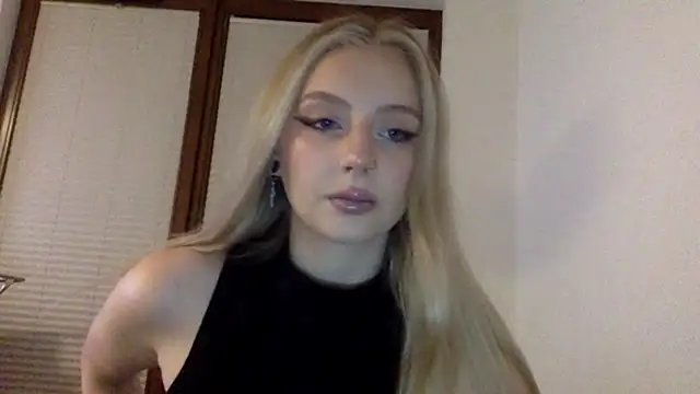 Snapshot of MayaWetDream chatting on March 22, 2026, 5:16 pm MayaWetDream online show from March 22, 2026, 5:16 pm