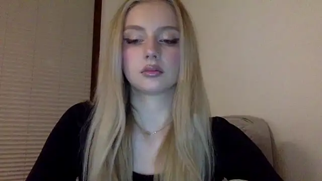 Snapshot of MayaWetDream chatting on March 23, 2026, 8:02 pm MayaWetDream online show from March 23, 2026, 8:02 pm