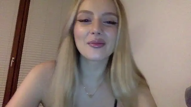 Snapshot of MayaWetDream chatting on March 24, 2026, 9:20 pm MayaWetDream online show from March 24, 2026, 9:20 pm