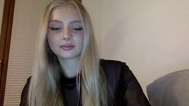 Snapshot of MayaWetDream chatting on March 25, 2026, 8:59 pm MayaWetDream online show from March 25, 2026, 8:59 pm