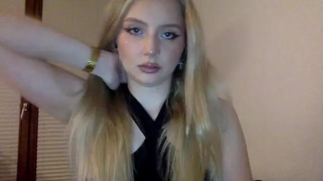 Snapshot of MayaWetDream chatting on March 29, 2026, 5:24 pm MayaWetDream online show from March 29, 2026, 5:24 pm