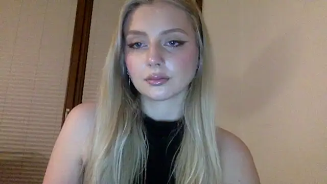 Snapshot of MayaWetDream chatting on March 31, 2026, 7:14 pm MayaWetDream online show from March 31, 2026, 7:14 pm