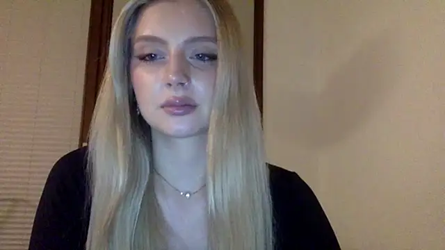 Snapshot of MayaWetDream chatting on April 7, 2026, 7:47 pm MayaWetDream online show from April 7, 2026, 7:47 pm