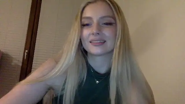 Snapshot of MayaWetDream chatting on April 9, 2026, 8:25 pm MayaWetDream online show from April 9, 2026, 8:25 pm