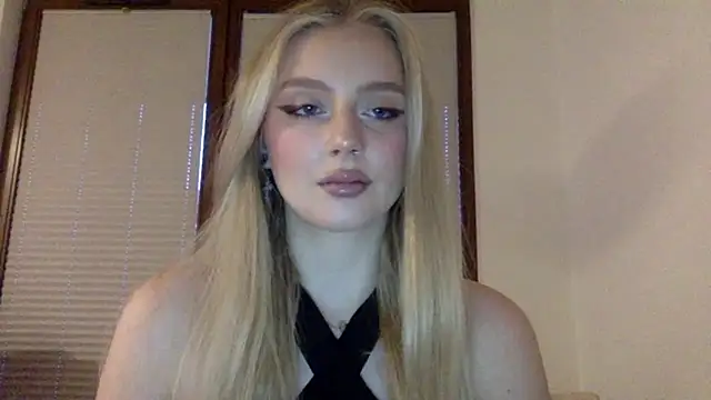 Snapshot of MayaWetDream chatting on April 12, 2026, 5:29 pm MayaWetDream online show from April 12, 2026, 5:29 pm