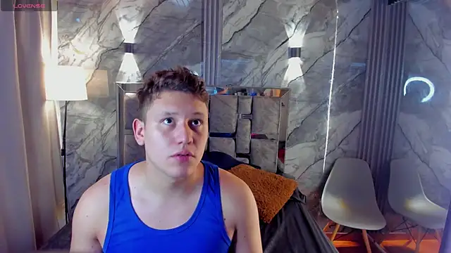 Snapshot of Manson_and_Zoe chatting on April 16, 2026, 11:33 am Manson and Zoe online show from April 16, 2026, 11:33 am