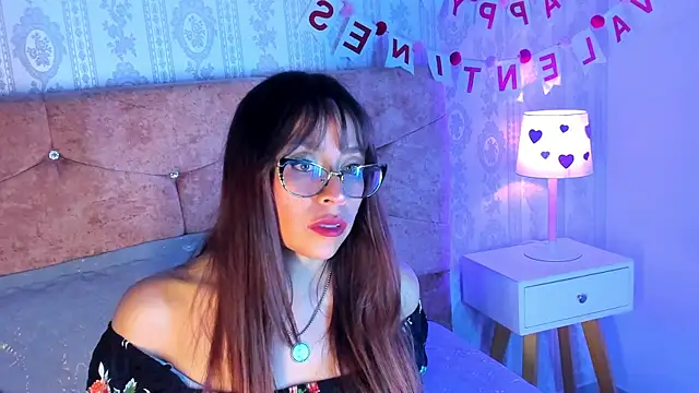 Snapshot of Chloe_Miiler chatting on February 18, 2026, 1:18 pm Chloe Miiler online show from February 18, 2026, 1:18 pm