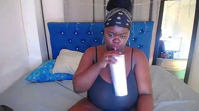 neighbor-ebony online show from July 18, 2026, 3:22 am
