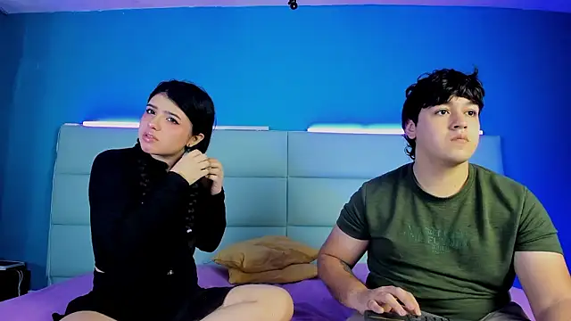 Snapshot of EmilyAndAndrew chatting on February 10, 2026, 3:43 am EmilyAndAndrew online show from February 10, 2026, 3:43 am