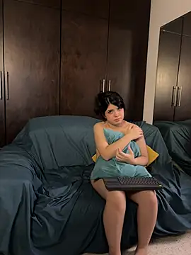 Snapshot of EmilyAndAndrew chatting on February 20, 2026, 6:26 am EmilyAndAndrew online show from February 20, 2026, 6:26 am