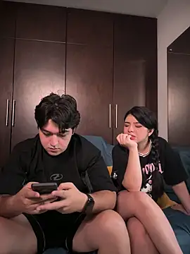 Snapshot of EmilyAndAndrew chatting on March 1, 2026, 4:25 am EmilyAndAndrew online show from March 1, 2026, 4:25 am