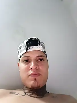 elvaquero06 online show from April 6, 2026, 4:21 am