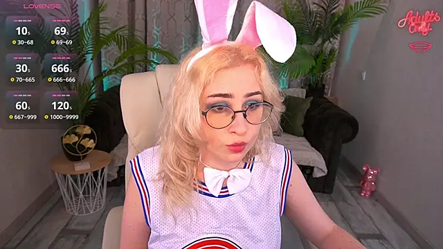 MillaLuxLove online show from April 13, 2026, 8:14 pm