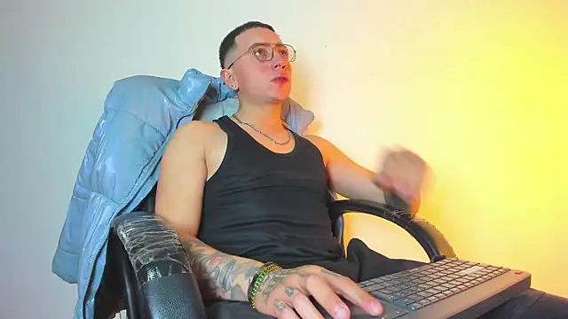 Snapshot of Emmanuel_Lust chatting on February 5, 2026, 12:21 pm Emmanuel Lust online show from February 5, 2026, 12:21 pm