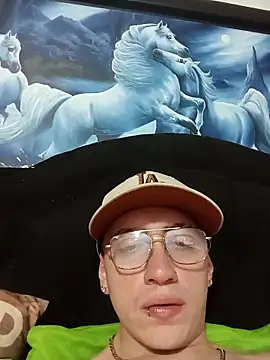 Snapshot of Emmanuel_Lust chatting on February 11, 2026, 1:32 am Emmanuel Lust online show from February 11, 2026, 1:32 am