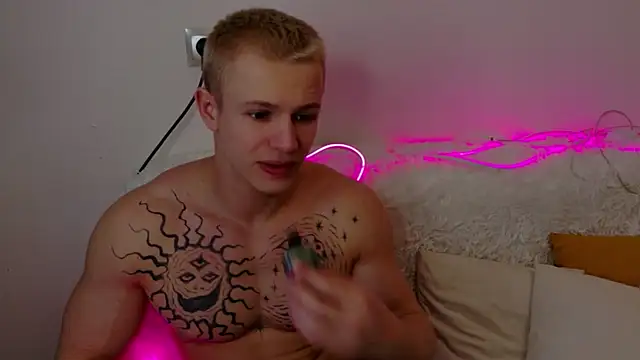 Snapshot of SterlingNoir chatting on February 6, 2026, 1:36 pm SterlingNoir online show from February 6, 2026, 1:36 pm