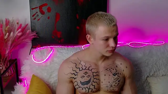 Snapshot of SterlingNoir chatting on February 9, 2026, 8:51 am SterlingNoir online show from February 9, 2026, 8:51 am