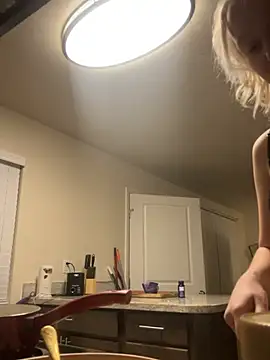 Snapshot of Marilynxo chatting on February 16, 2026, 6:31 am Marilynxo online show from February 16, 2026, 6:31 am