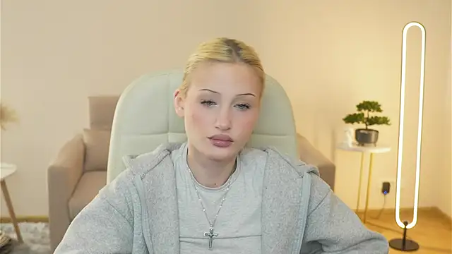 LolaStusse online show from February 11, 2026, 10:53 am