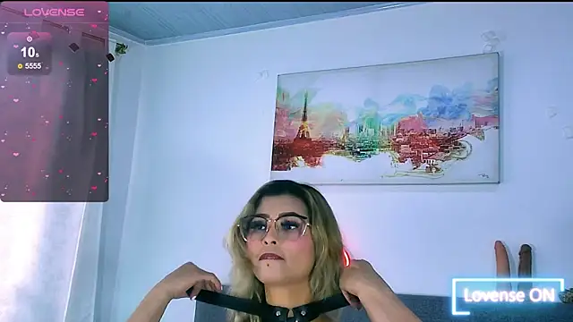 Sharlott 3 online show from April 13, 2026, 12:43 pm