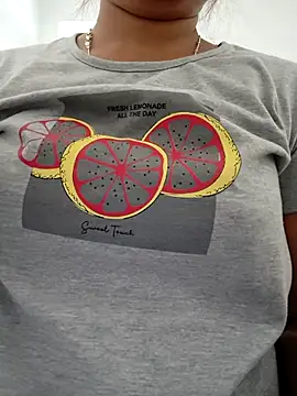 Snapshot of Fantasy_Queen94 chatting on February 9, 2026, 3:10 am Fantasy Queen94 online show from February 9, 2026, 3:10 am