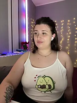 Snapshot of lipsi_vikki chatting on February 15, 2026, 7:10 pm lipsi vikki online show from February 15, 2026, 7:10 pm