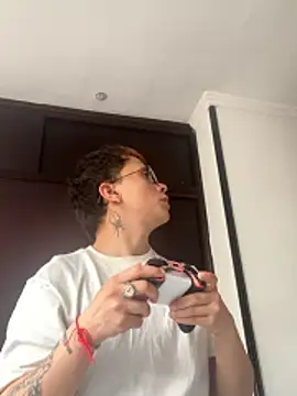 Snapshot of SimonMasseel chatting on February 13, 2026, 6:48 pm SimonMasseel online show from February 13, 2026, 6:48 pm