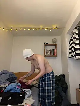 Snapshot of SimonMasseel chatting on February 14, 2026, 3:31 pm SimonMasseel online show from February 14, 2026, 3:31 pm