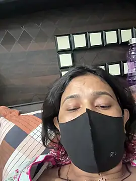 raavigirl online show from March 3, 2026, 6:25 pm