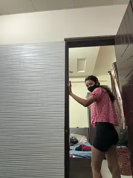 raavigirl online show from March 22, 2026, 6:28 am