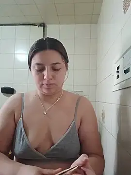 MajoArias online show from April 24, 2026, 8:33 pm