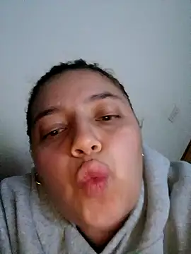 MajoArias online show from May 2, 2026, 4:39 am