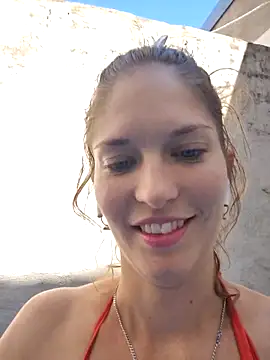 Snapshot of Serafina- chatting on February 8, 2026, 6:33 pm Serafina- online show from February 8, 2026, 6:33 pm