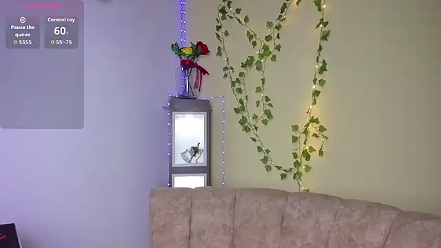 Milf Luna  online show from February 13, 2026, 1:12 am