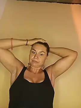 Milf Luna  online show from April 18, 2026, 11:05 pm